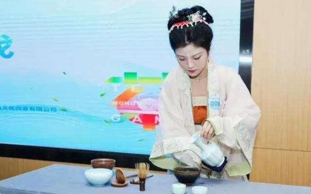 茶香氤氲续文化 浙江“90后”姑娘返乡开拓茶叶市场